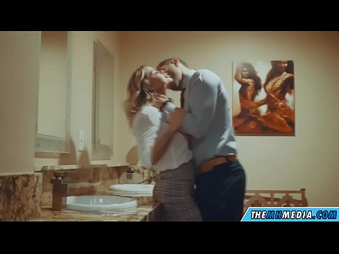 ❤️ Nalika pirang semok seduces sampeyan ing toilet umum ❤ Porno ing pornojv.cassino-vulkan646.ru ❌